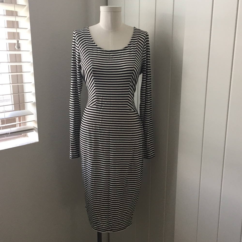 Bar III Size Large Conturing Black & White…